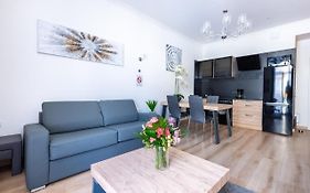 Sunny And Modern Baquis Flat
